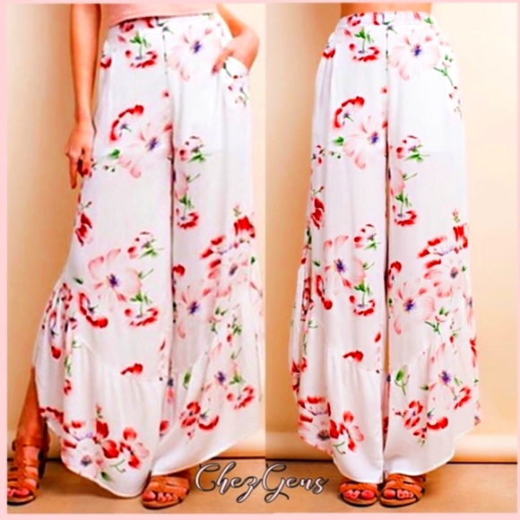 ChezGems Pants - ❤HOST PICK❤ White floral palazzo pants NWT S M L
